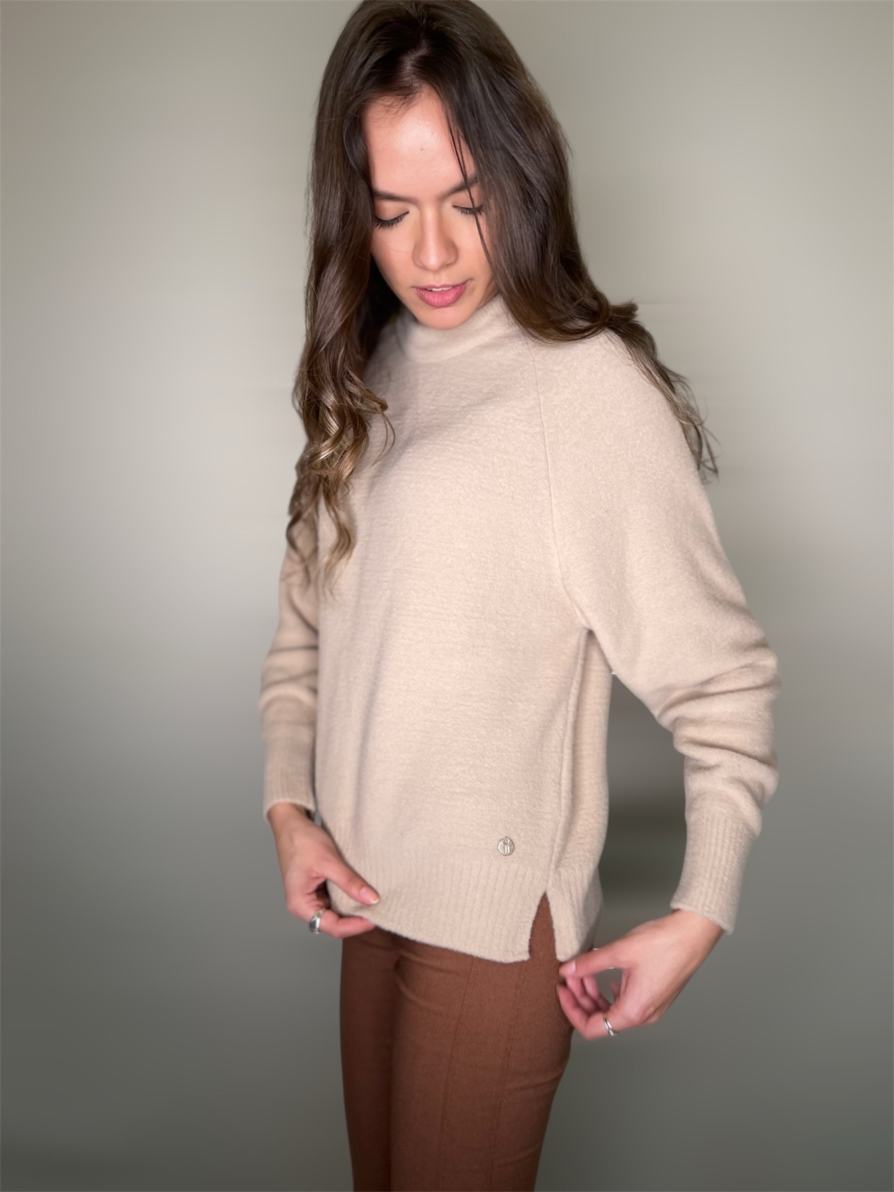 BLUSA FIO PLUMA BIAMAR BEGE