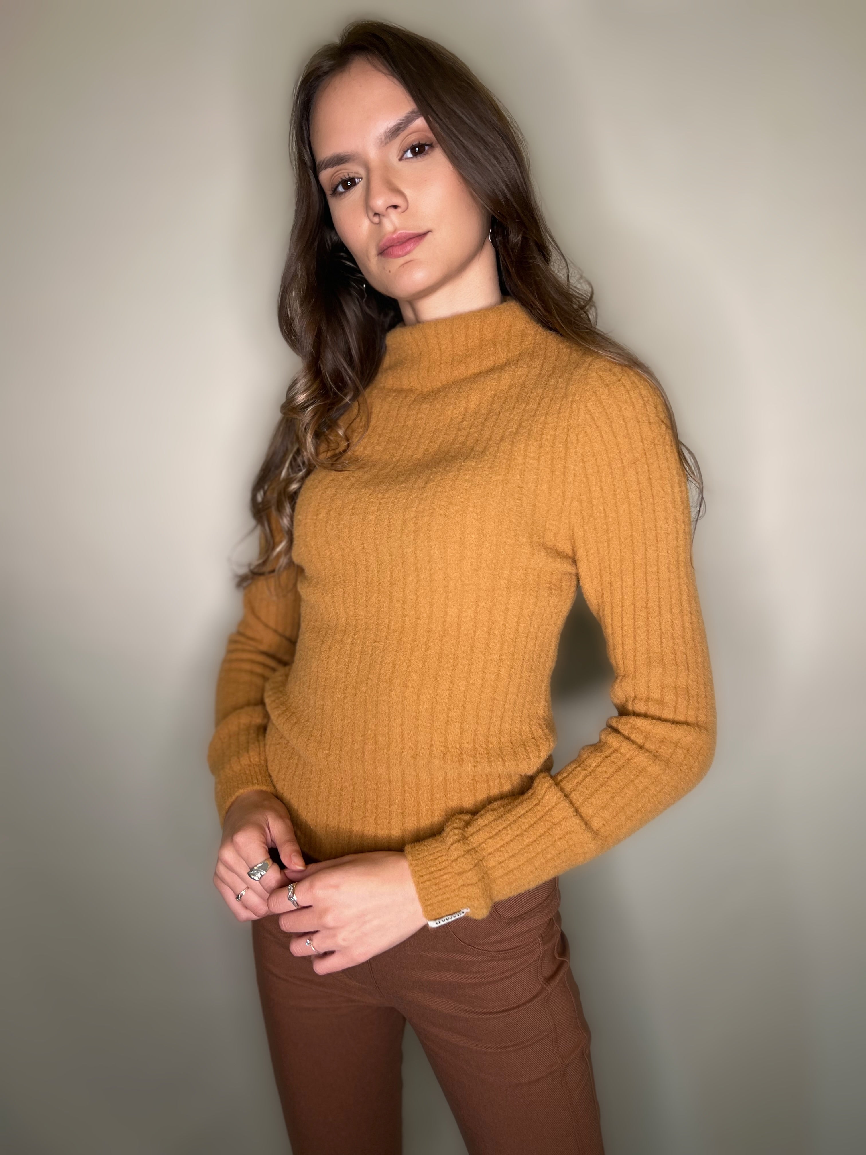 BLUSA FIO PLUMA BIAMAR CANELADA CARAMELO